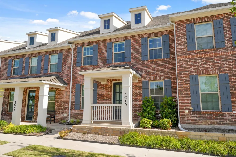1045 Thomas Place Carrollton, TX 75006
