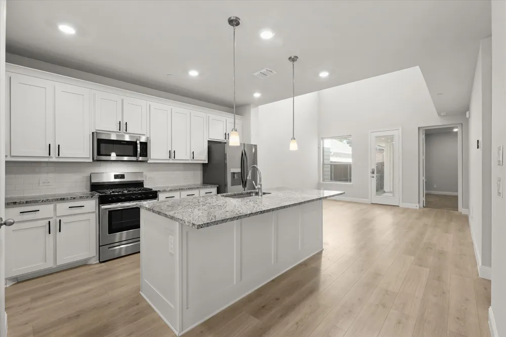 1045 Thomas Place Carrollton, TX 75006