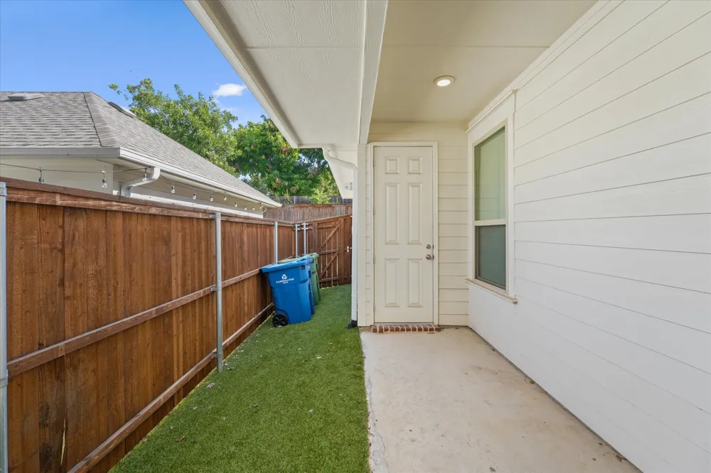 1045 Thomas Place Carrollton, TX 75006
