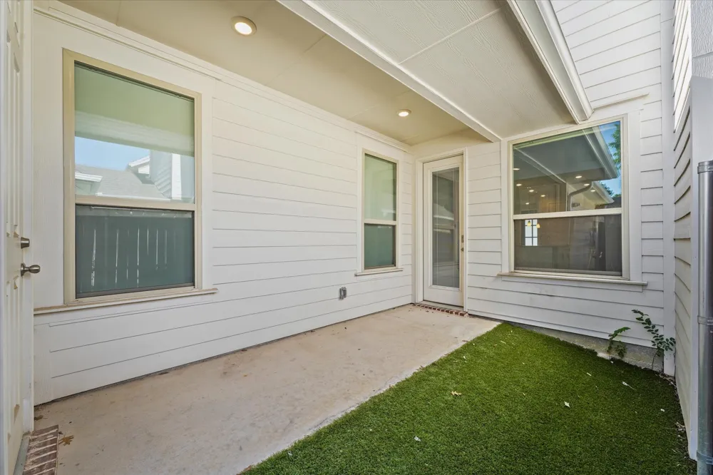 1045 Thomas Place Carrollton, TX 75006