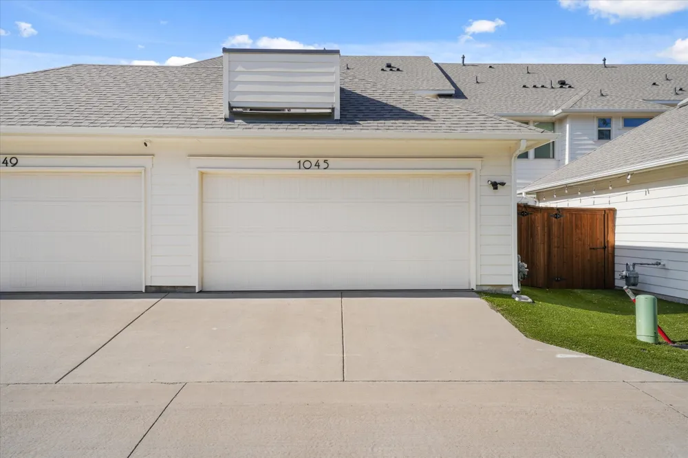 1045 Thomas Place Carrollton, TX 75006