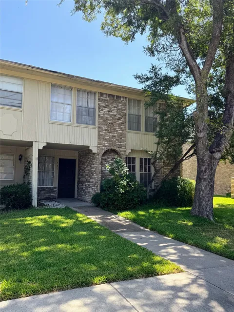 541 Towne House Lane