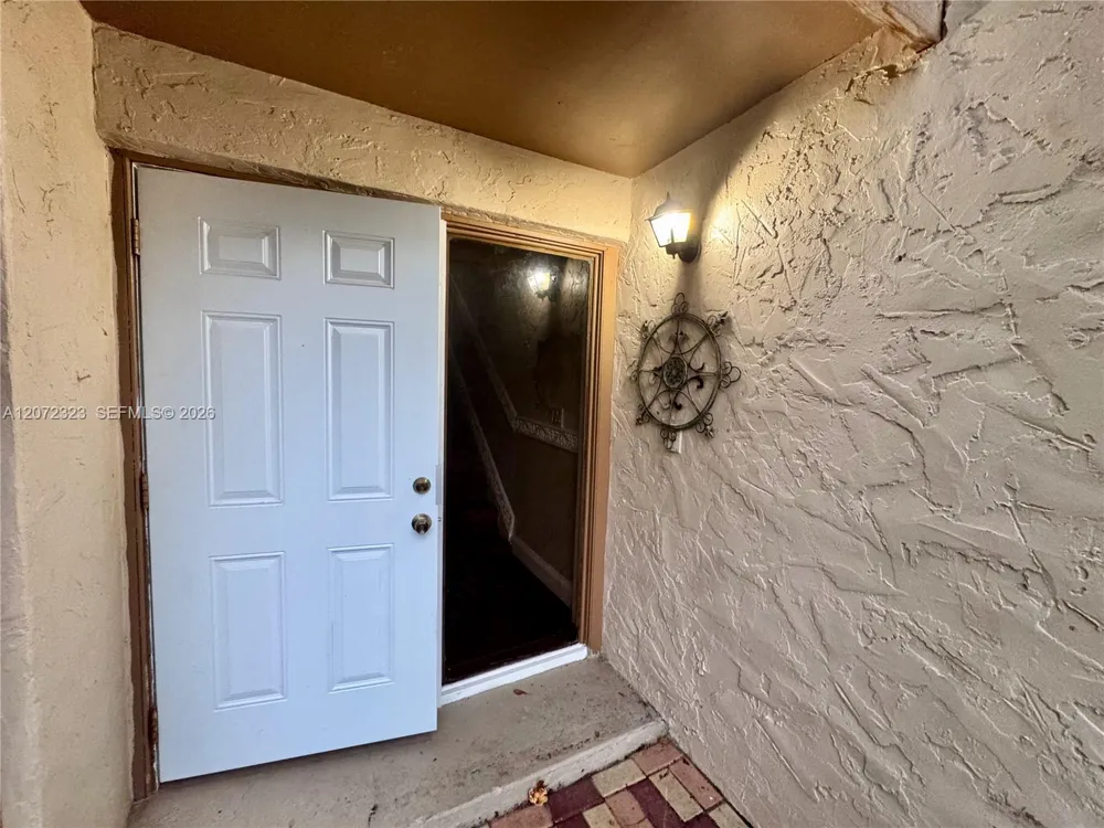 32 Wimbledon Lake Dr #221 Plantation, FL 33324
