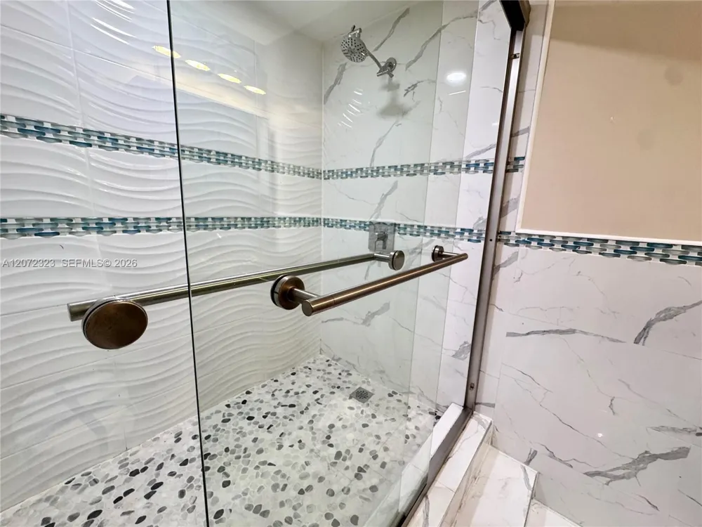 32 Wimbledon Lake Dr #221 Plantation, FL 33324