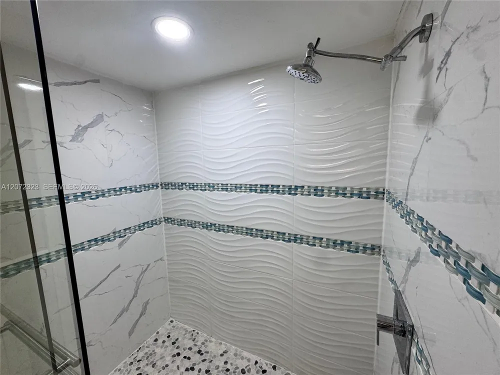 32 Wimbledon Lake Dr #221 Plantation, FL 33324
