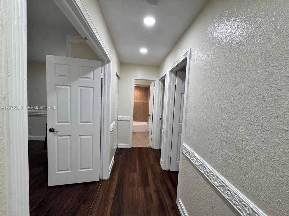32 Wimbledon Lake Dr #221 Plantation, FL 33324