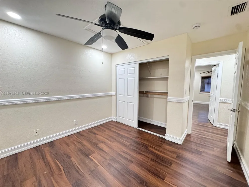 32 Wimbledon Lake Dr #221 Plantation, FL 33324