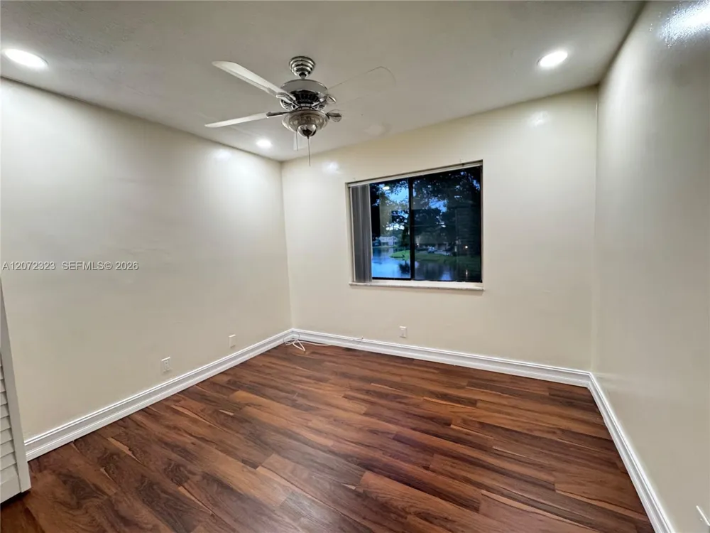 32 Wimbledon Lake Dr #221 Plantation, FL 33324