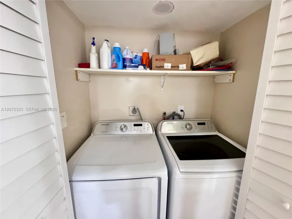 32 Wimbledon Lake Dr #221 Plantation, FL 33324