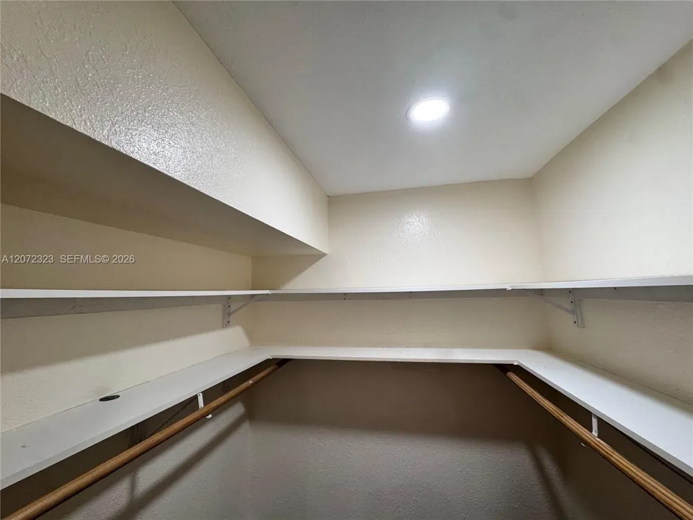 32 Wimbledon Lake Dr #221 Plantation, FL 33324