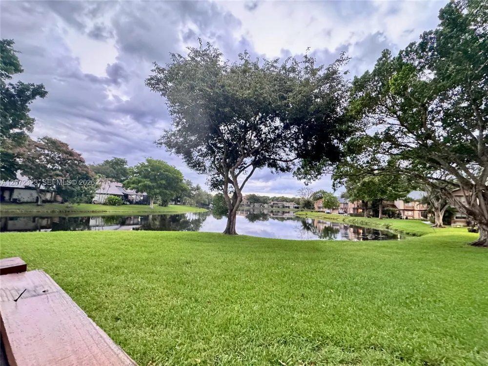 32 Wimbledon Lake Dr #221 Plantation, FL 33324