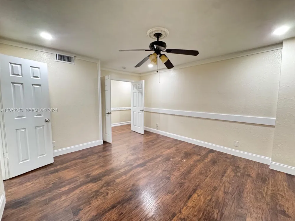32 Wimbledon Lake Dr #221 Plantation, FL 33324