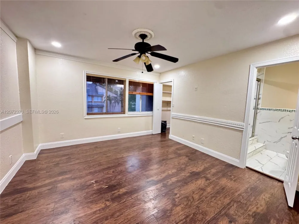 32 Wimbledon Lake Dr #221 Plantation, FL 33324