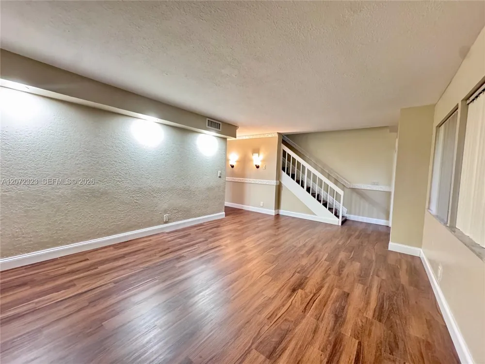 32 Wimbledon Lake Dr #221 Plantation, FL 33324