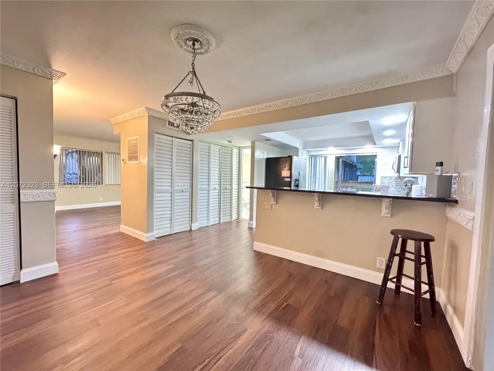 32 Wimbledon Lake Dr #221 Plantation, FL 33324