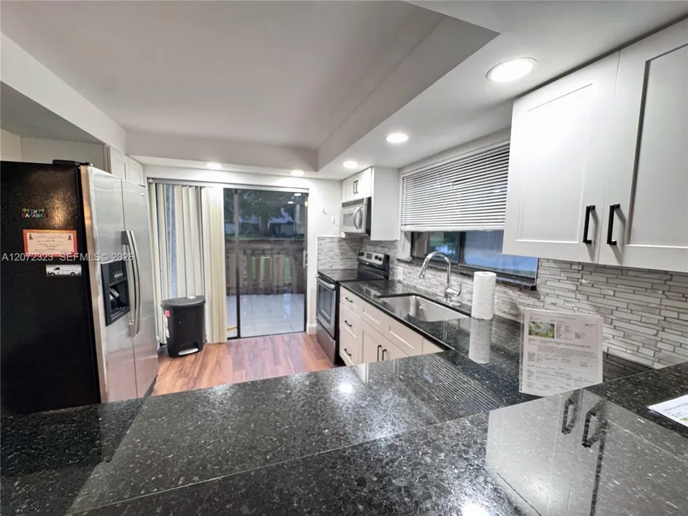 32 Wimbledon Lake Dr #221 Plantation, FL 33324