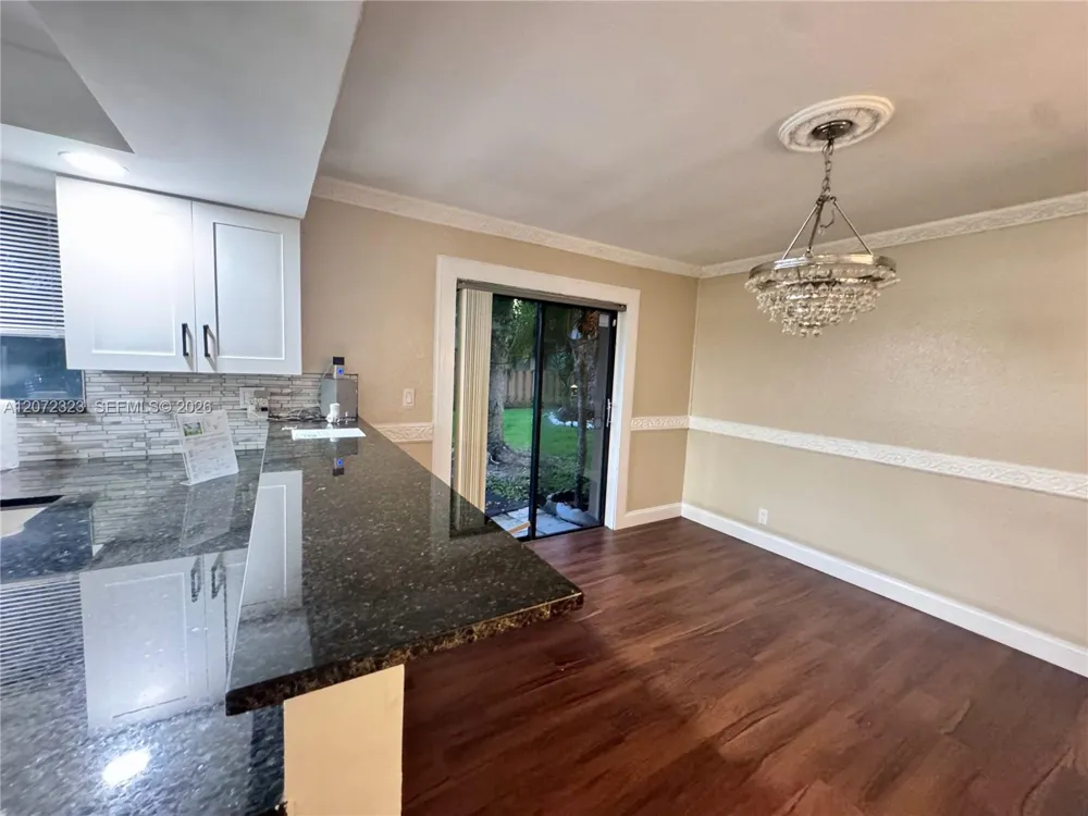 32 Wimbledon Lake Dr #221 Plantation, FL 33324