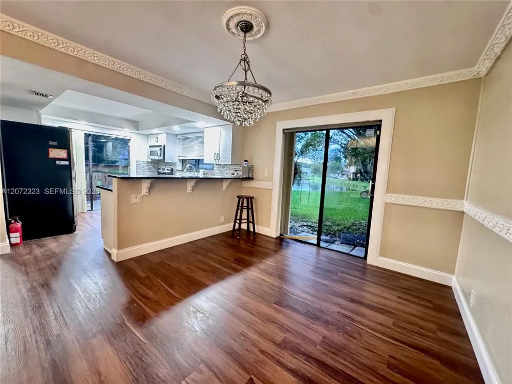 32 Wimbledon Lake Dr #221 Plantation, FL 33324