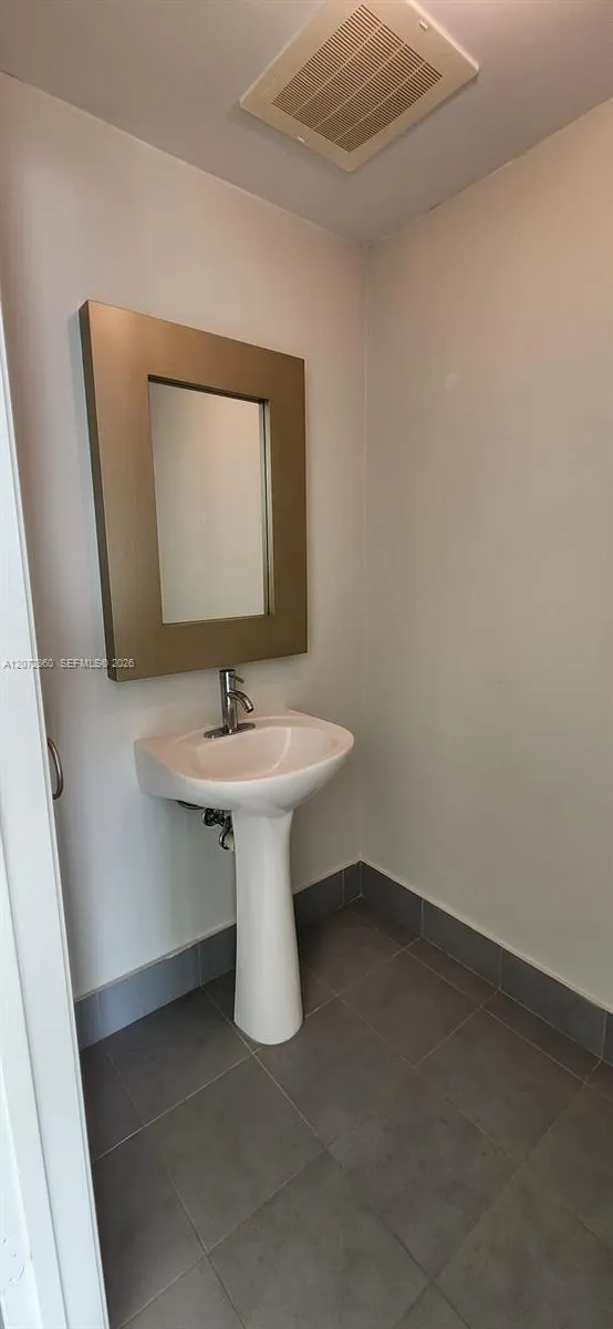92 SW 3rd St #4308 Miami, FL 33130