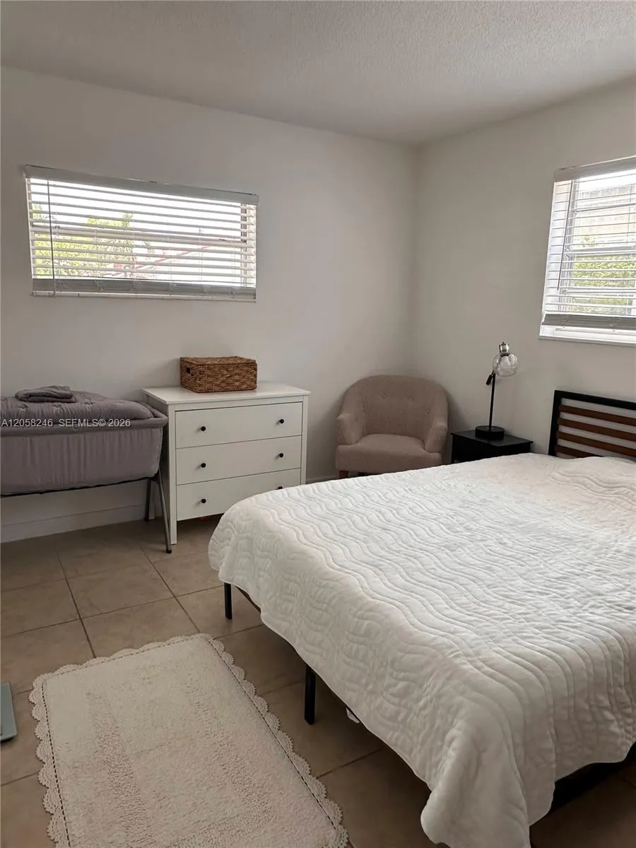 1100 NE 1st Ct #103 Hallandale Beach, FL 33009