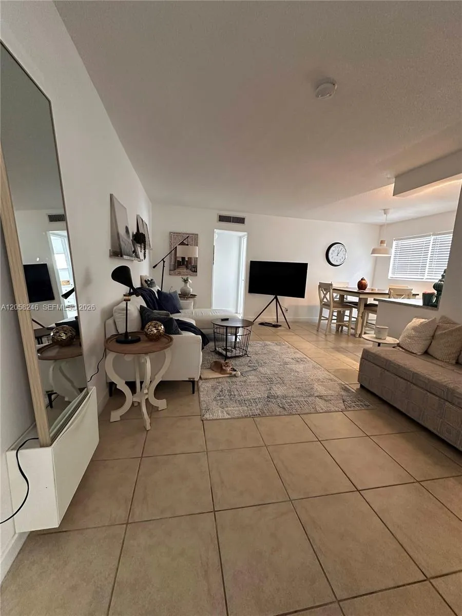 1100 NE 1st Ct #103 Hallandale Beach, FL 33009