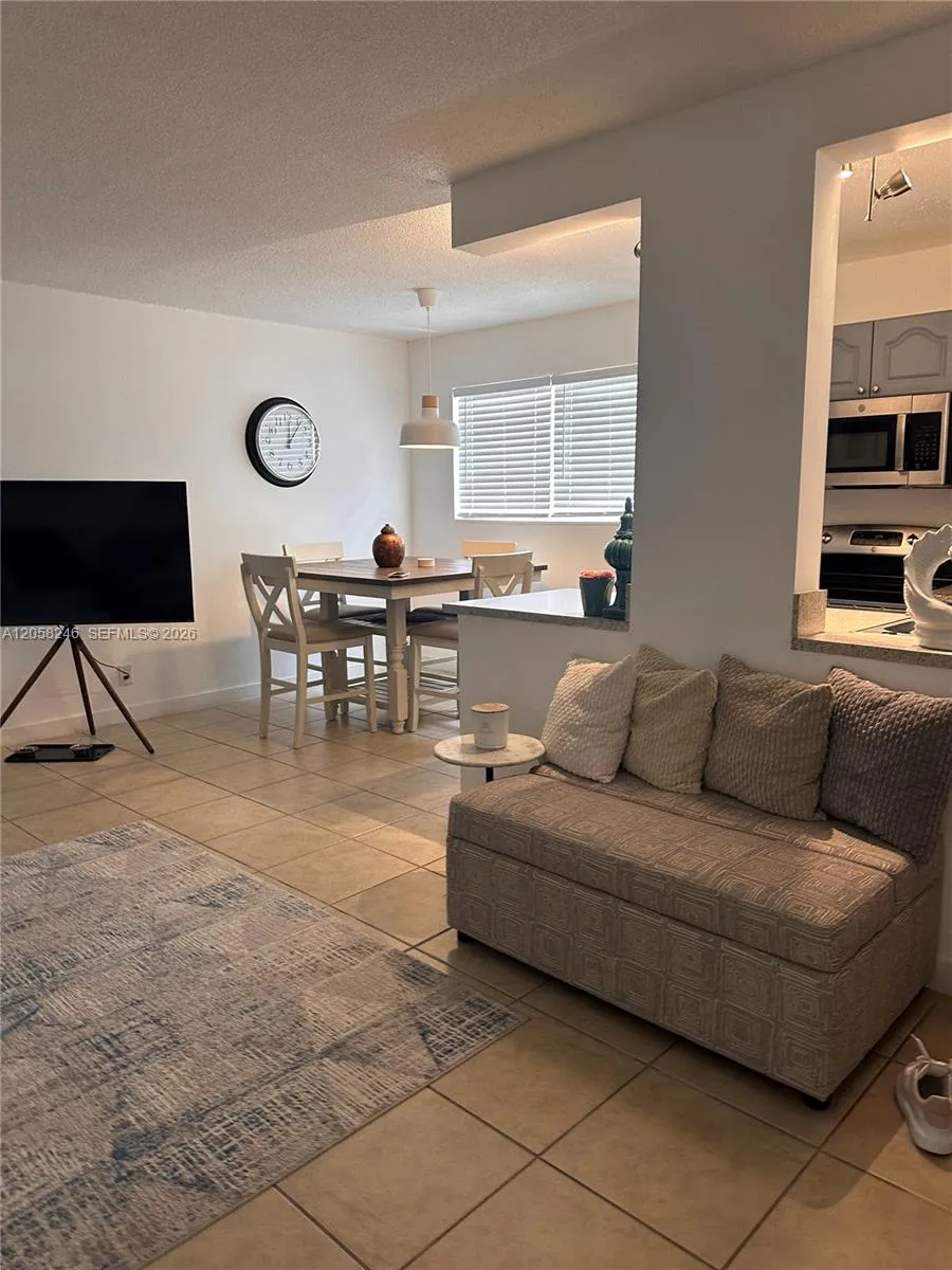 1100 NE 1st Ct #103 Hallandale Beach, FL 33009