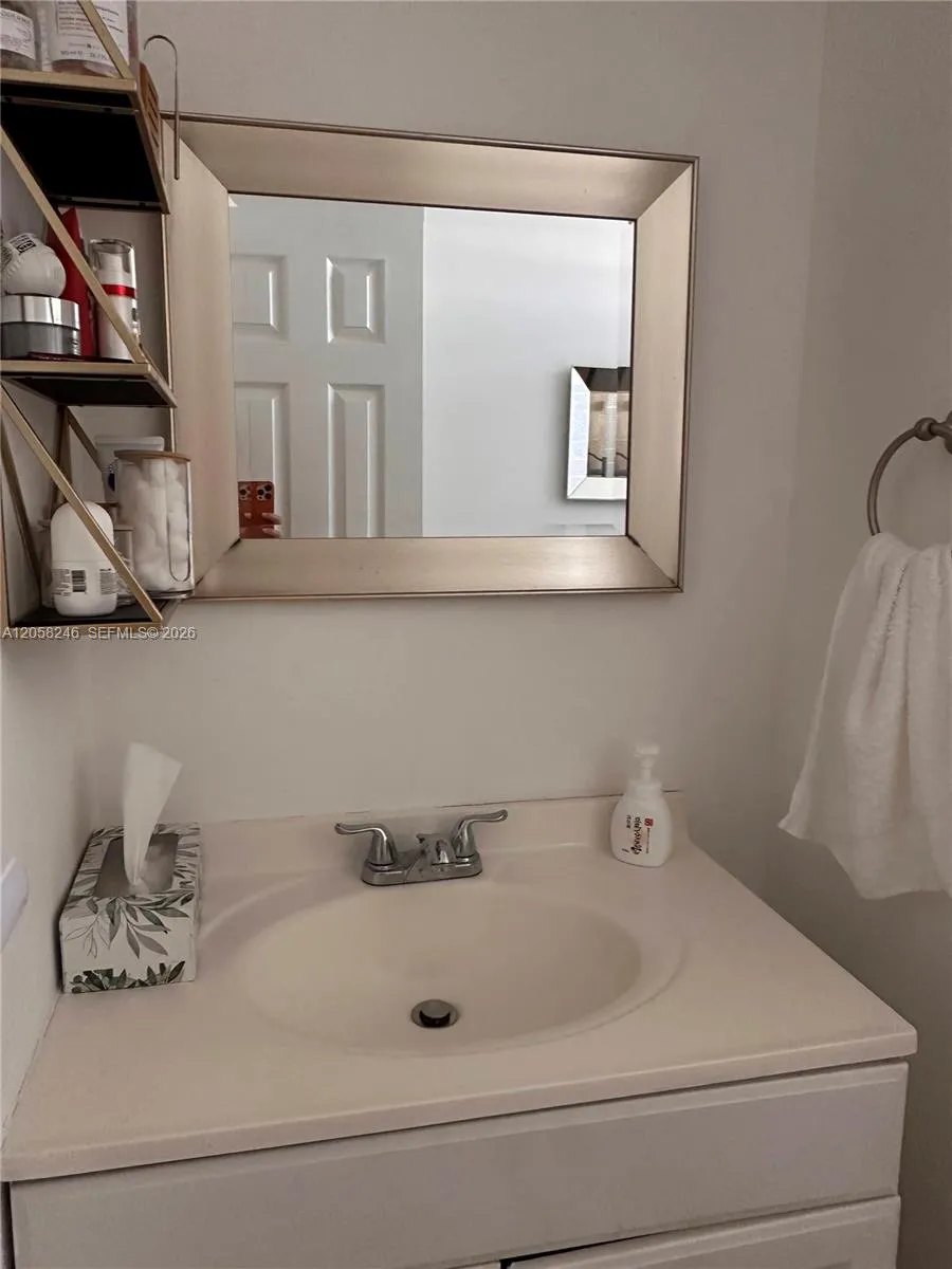 1100 NE 1st Ct #103 Hallandale Beach, FL 33009