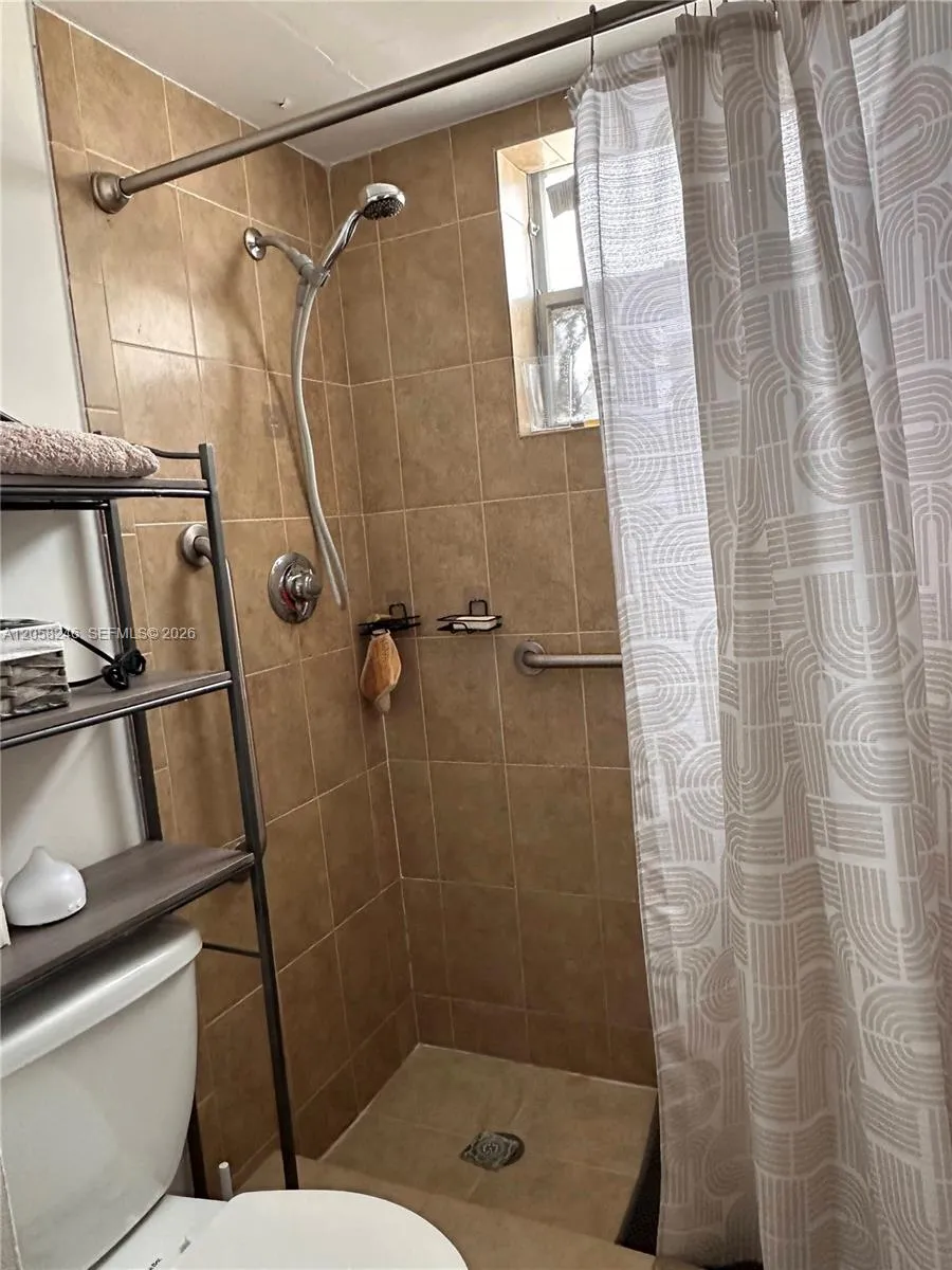 1100 NE 1st Ct #103 Hallandale Beach, FL 33009