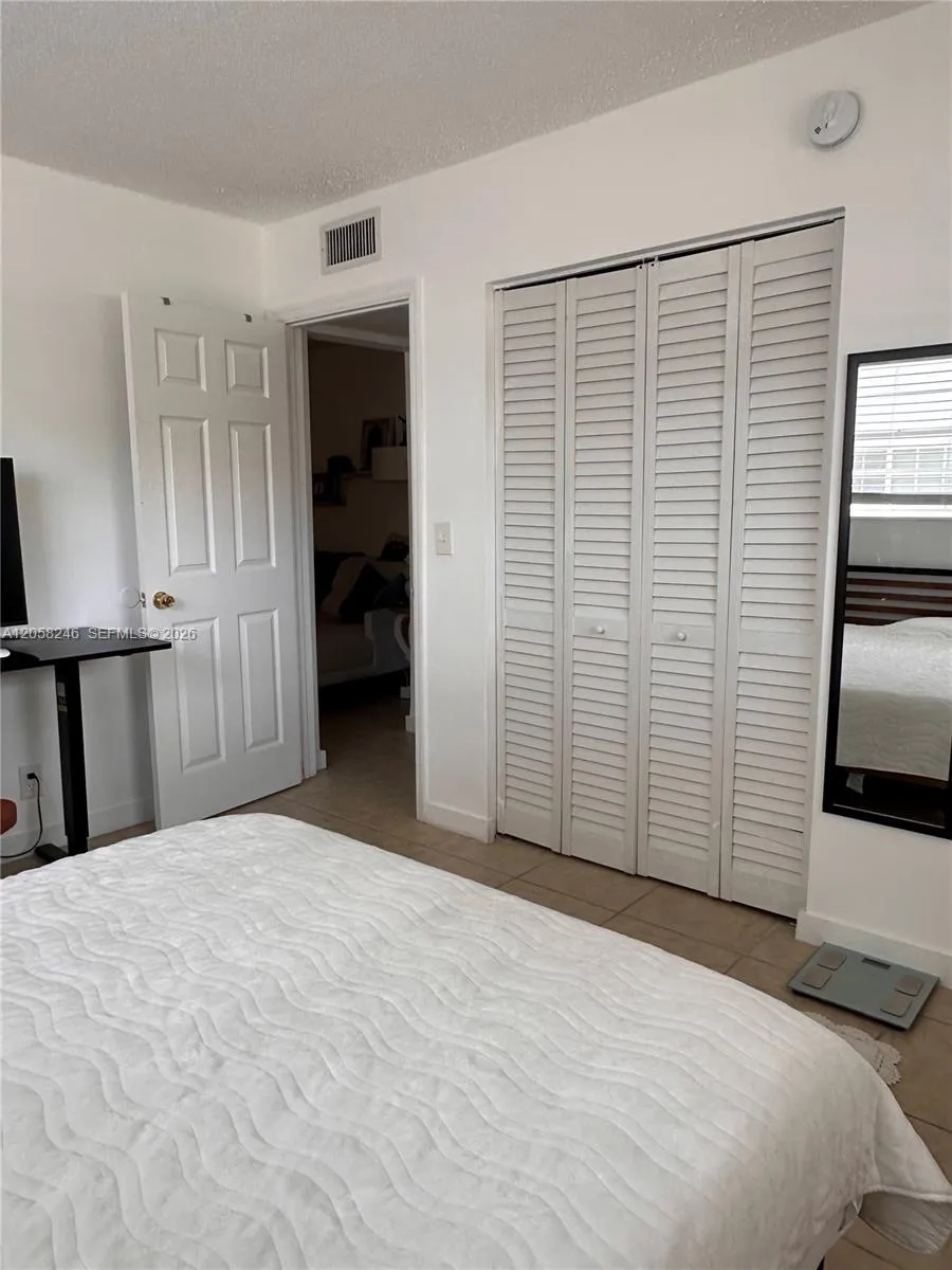 1100 NE 1st Ct #103 Hallandale Beach, FL 33009