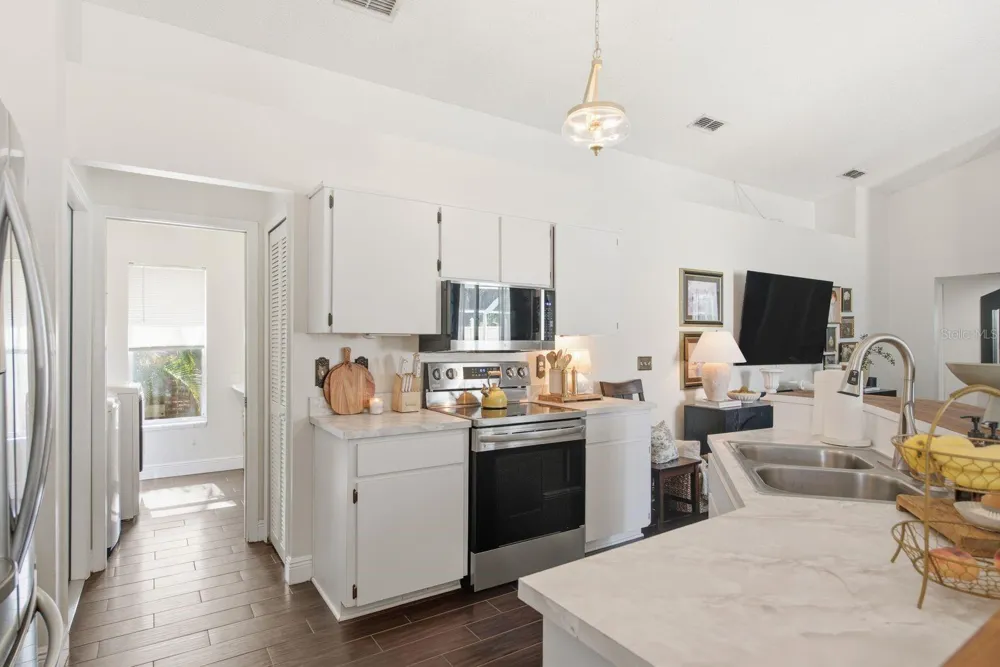 970 VALLEY VIEW CIRCLE Palm Harbor, FL 34684