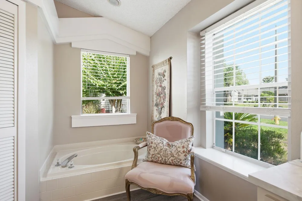 970 VALLEY VIEW CIRCLE Palm Harbor, FL 34684