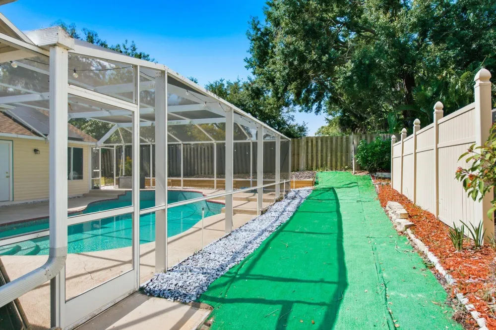 970 VALLEY VIEW CIRCLE Palm Harbor, FL 34684