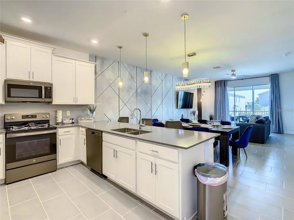 8853 CABOT CLIFFS DRIVE #104 Davenport, FL 33896
