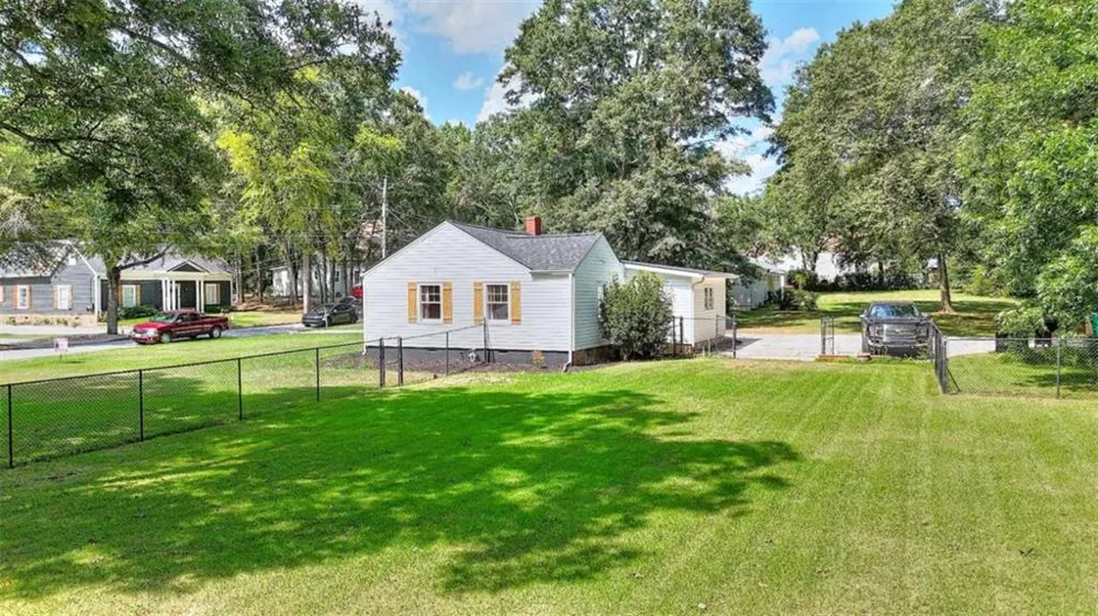 186 S Forest Avenue S Social Circle, GA 30025