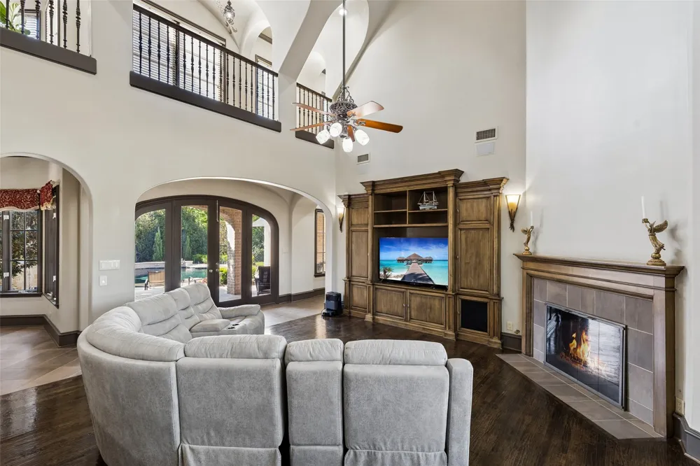 2404 Hollow Hill Lane Lewisville, TX 75056