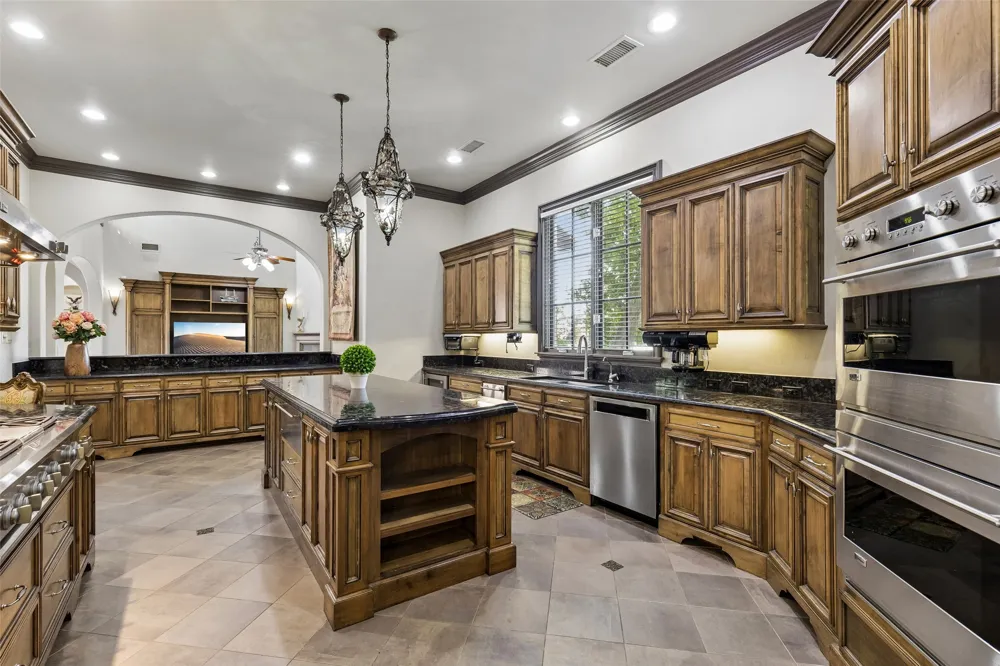 2404 Hollow Hill Lane Lewisville, TX 75056