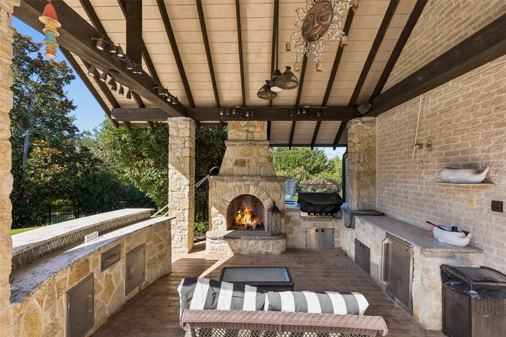 2404 Hollow Hill Lane Lewisville, TX 75056