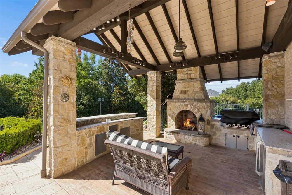 2404 Hollow Hill Lane Lewisville, TX 75056