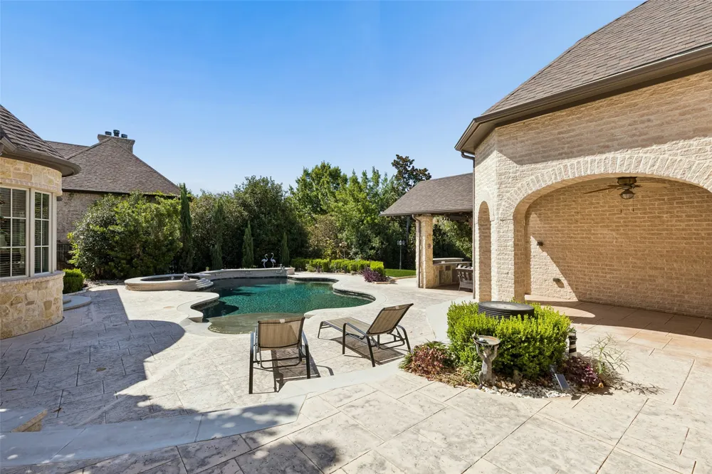 2404 Hollow Hill Lane Lewisville, TX 75056
