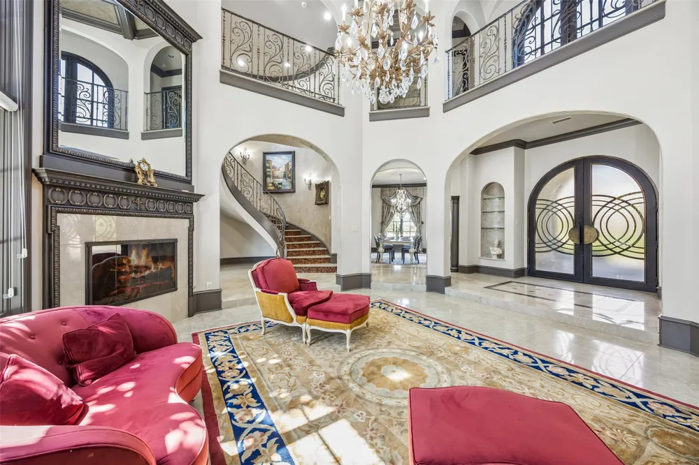 2404 Hollow Hill Lane Lewisville, TX 75056