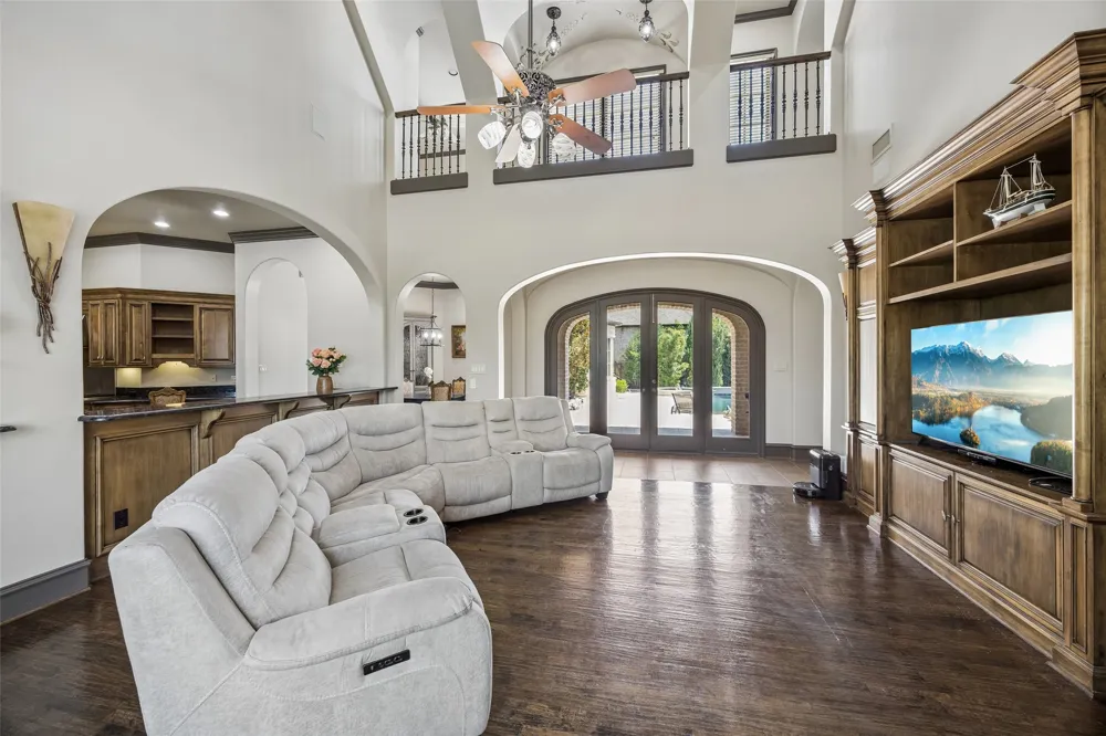 2404 Hollow Hill Lane Lewisville, TX 75056