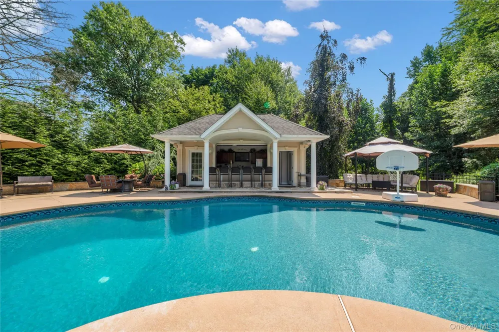 12 Stone Meadow Lane Suffern, NY 10901