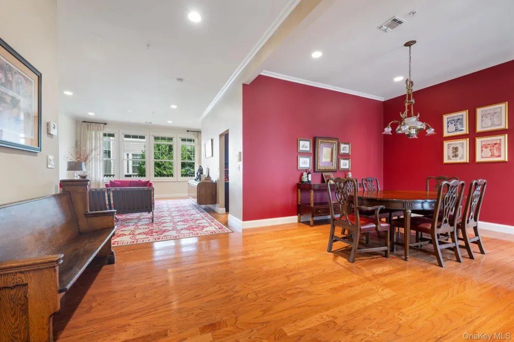 469 Pacing Way Westbury, NY 11590