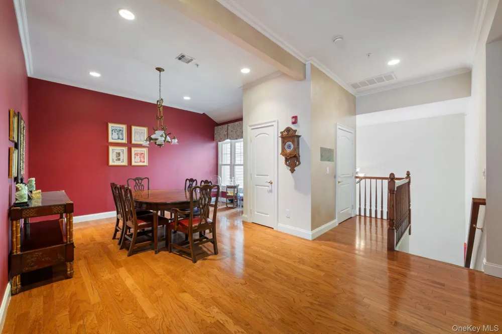 469 Pacing Way Westbury, NY 11590