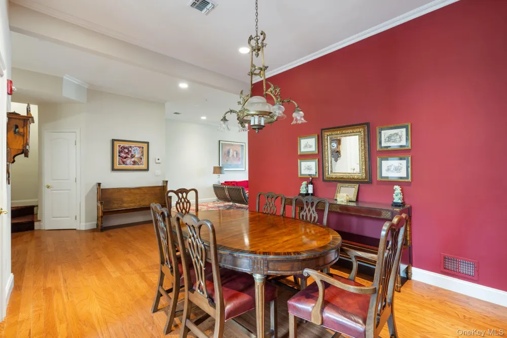 469 Pacing Way Westbury, NY 11590