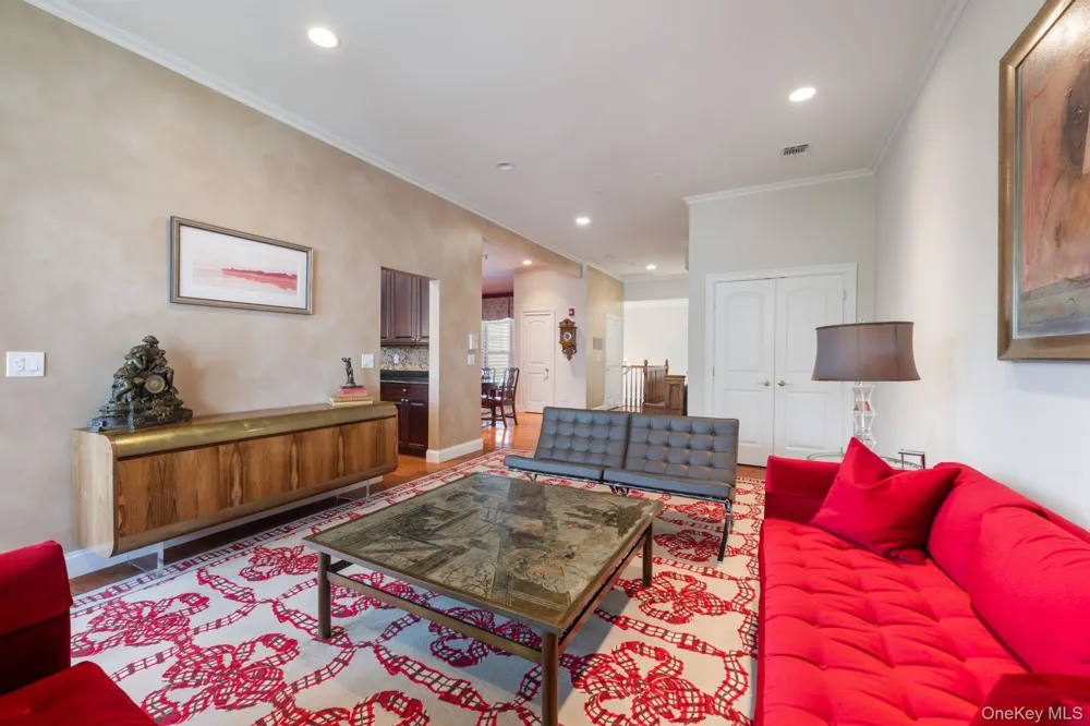 469 Pacing Way Westbury, NY 11590