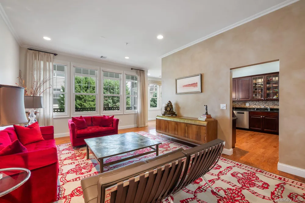 469 Pacing Way Westbury, NY 11590