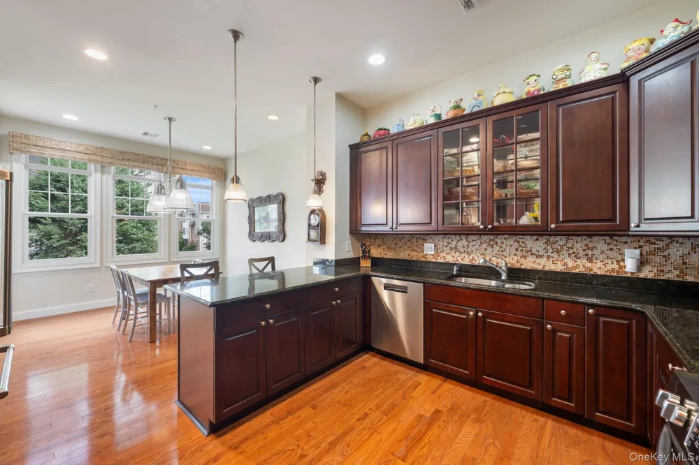 469 Pacing Way Westbury, NY 11590