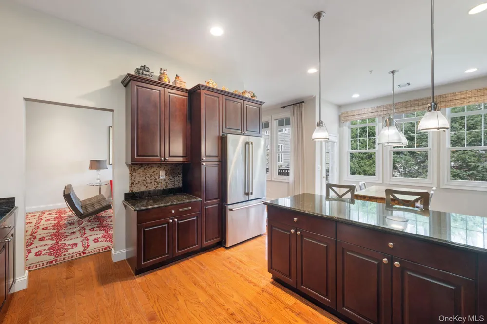 469 Pacing Way Westbury, NY 11590