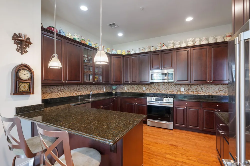 469 Pacing Way Westbury, NY 11590